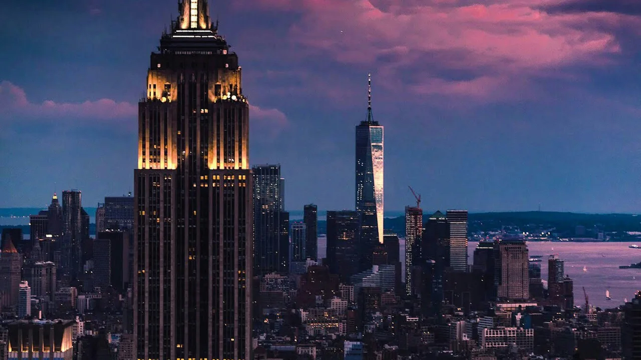 Empire State Building di notte