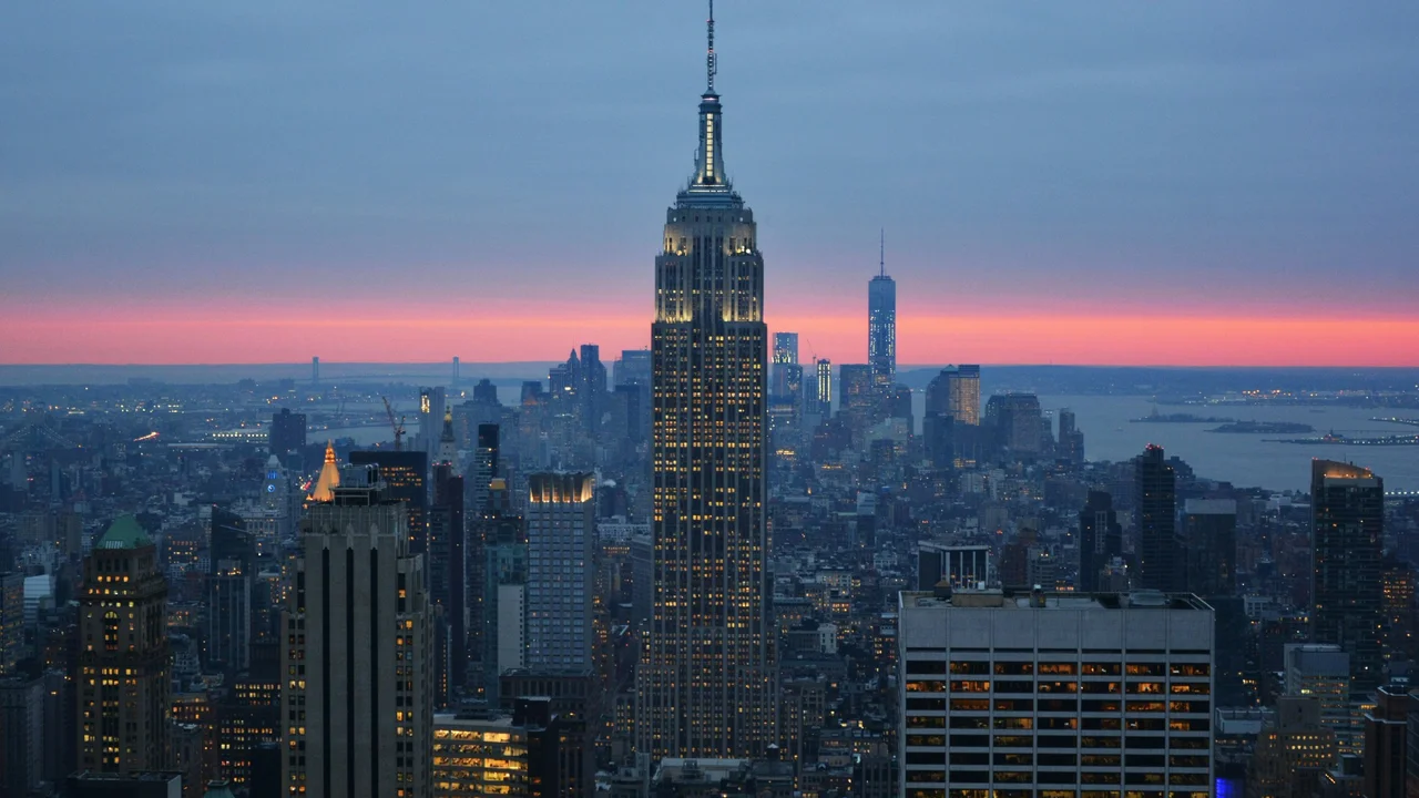 Empire State Building di New York al tramonto