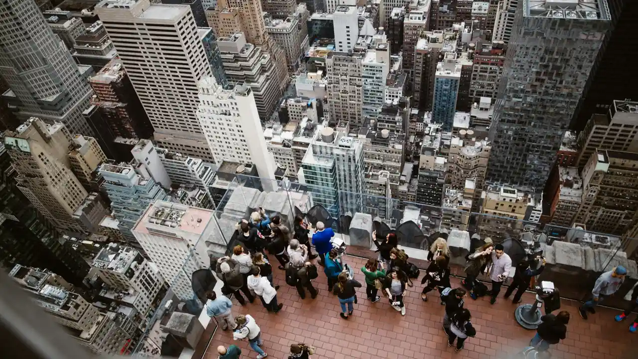 Persone su Top of The Rock a New York