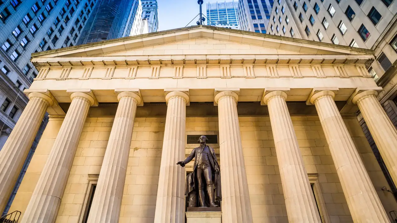 Facciata della Federal Hall a New York