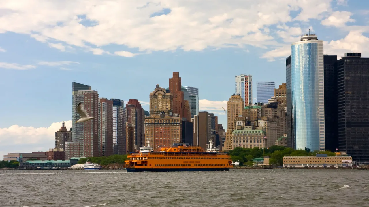 Lo Staten Island Ferry a Lower Manhattan