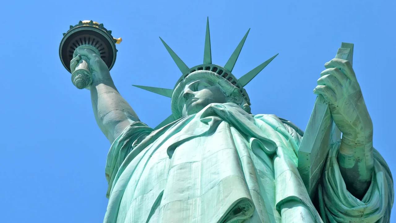 Statua della Libertà vista dal basso