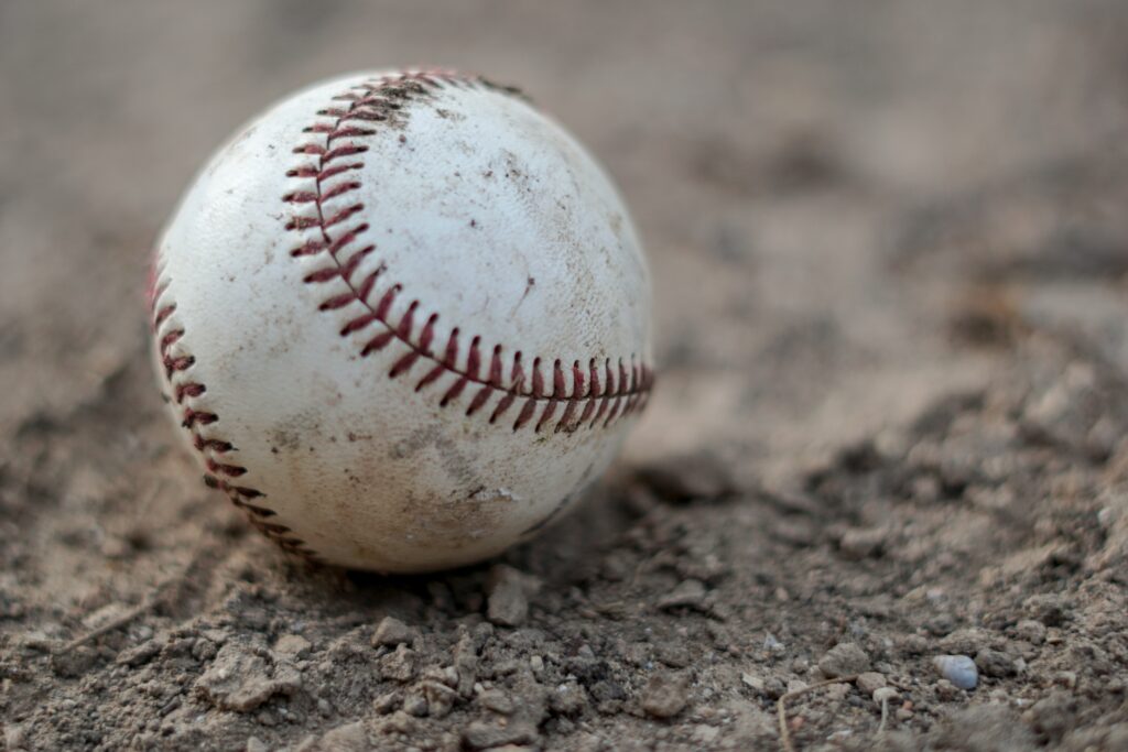 Palla da baseball sul campo