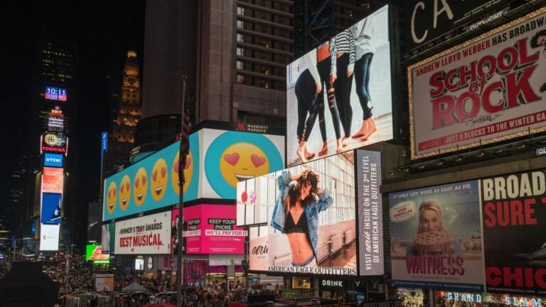 Video e Foto a Times Square: Noleggio Cartellone per 24 Ore. Codice sconto: ILMIOVIAGGIO5