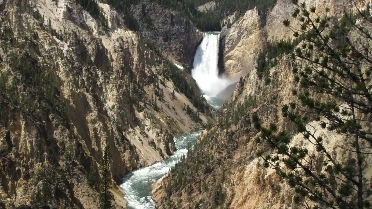 Cascate a al parco nazionale di Yellowstone