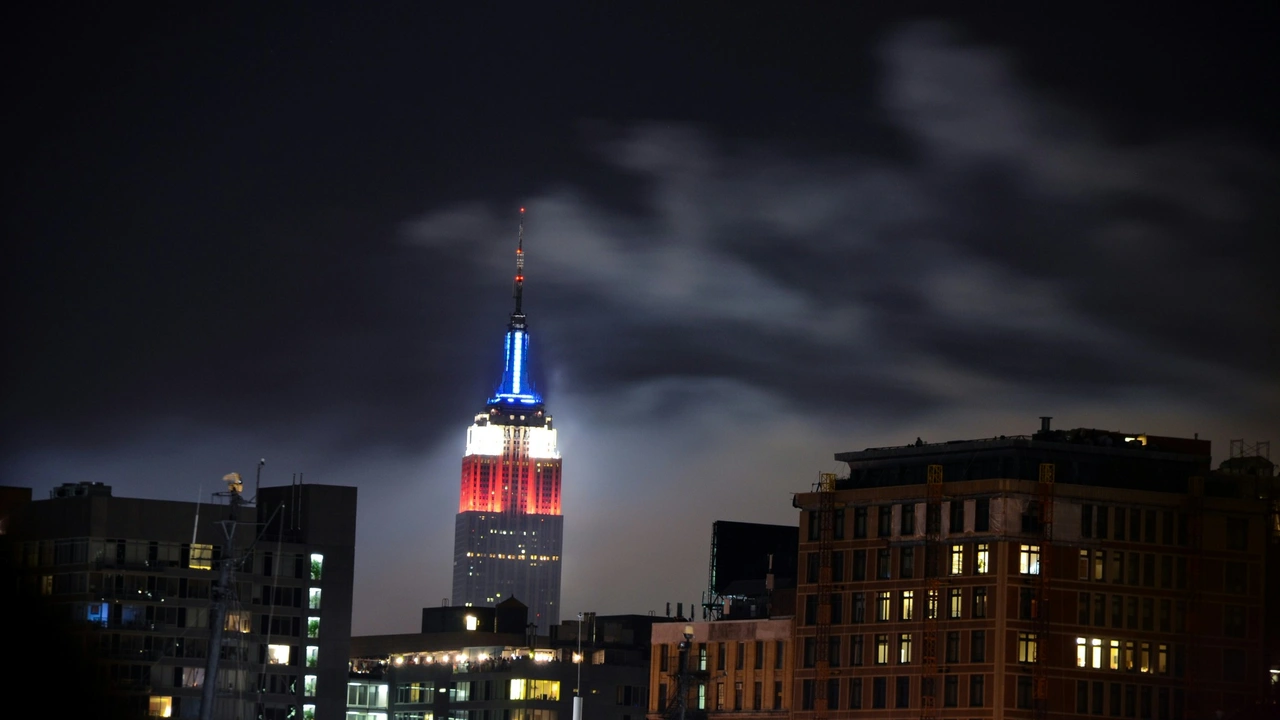 L'Empire State Building illuminato per la festa dell'indipendenza il 4 luglio