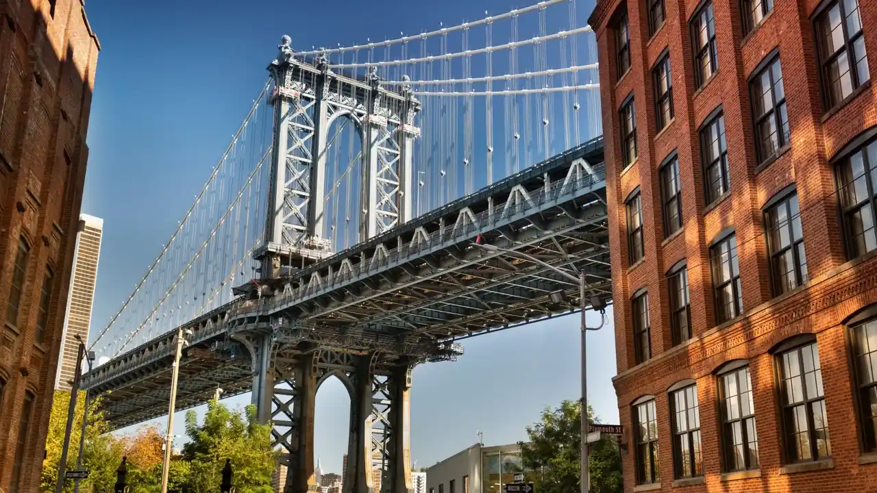 Il famoso Manhattan Bridge visto da Dumbo Brooklyn