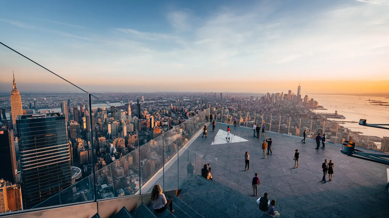 Edge New York, terrazza esterna di giorno