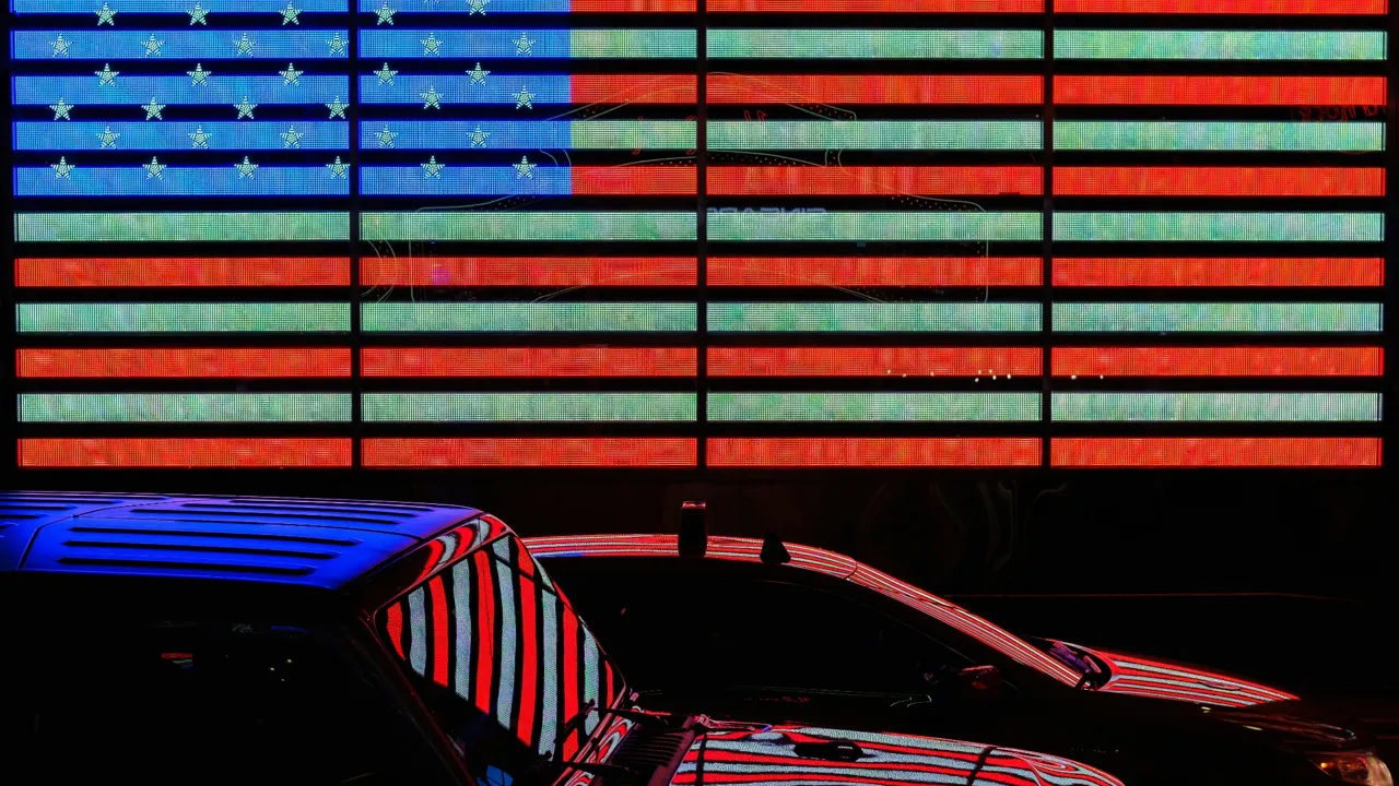 la bandiera americana luminosa di Times Square a New York