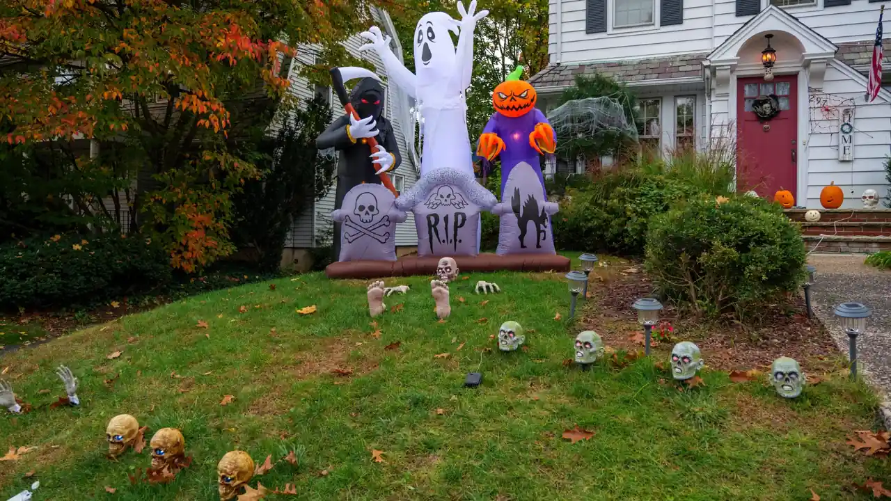 Giardino addobbato per Halloween