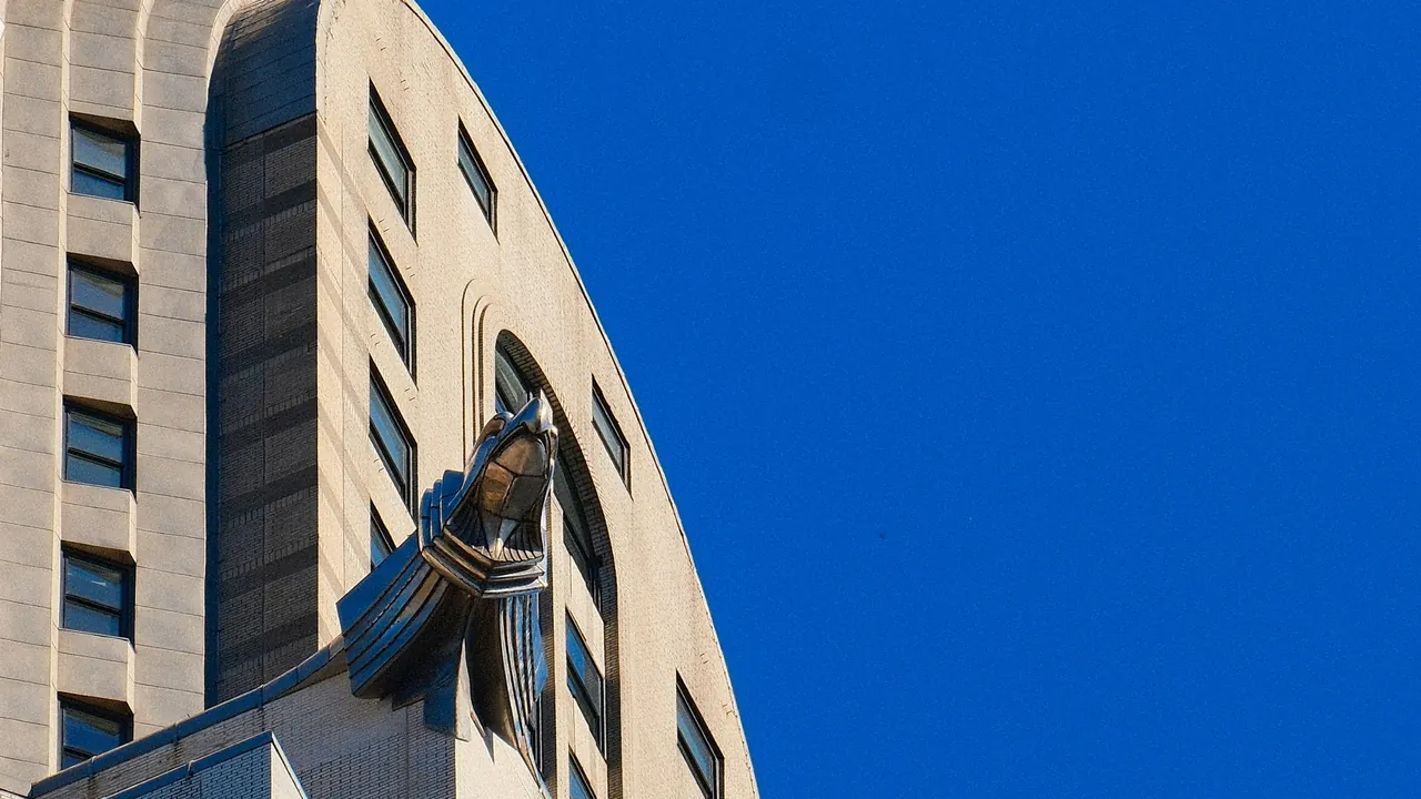 Aquila al 61esimo piano, fregio della facciata del Chrysler Building a New York