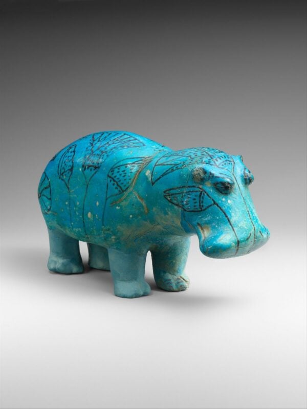 William the Hippo, il piccolo ippopotamo egizio in faience blu del MET di New York